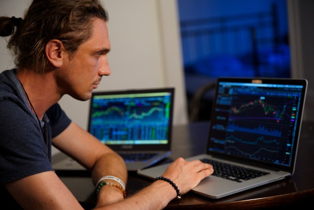 Expert Trader Analyzing Data